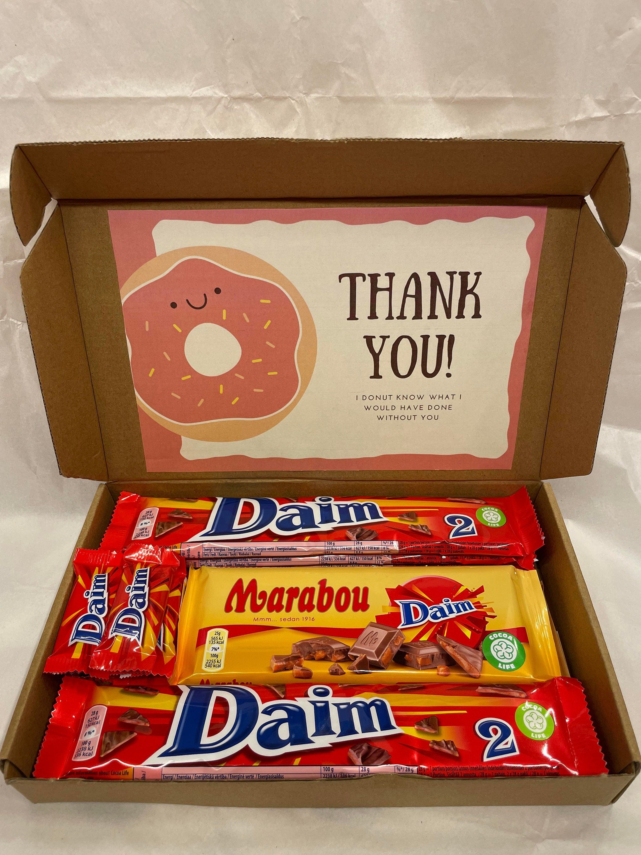 Open Daim chocolate gift box heavy size with eight 56g double bars, thirteen 6.5g mini bars, two 90g bars and personalized greeting card