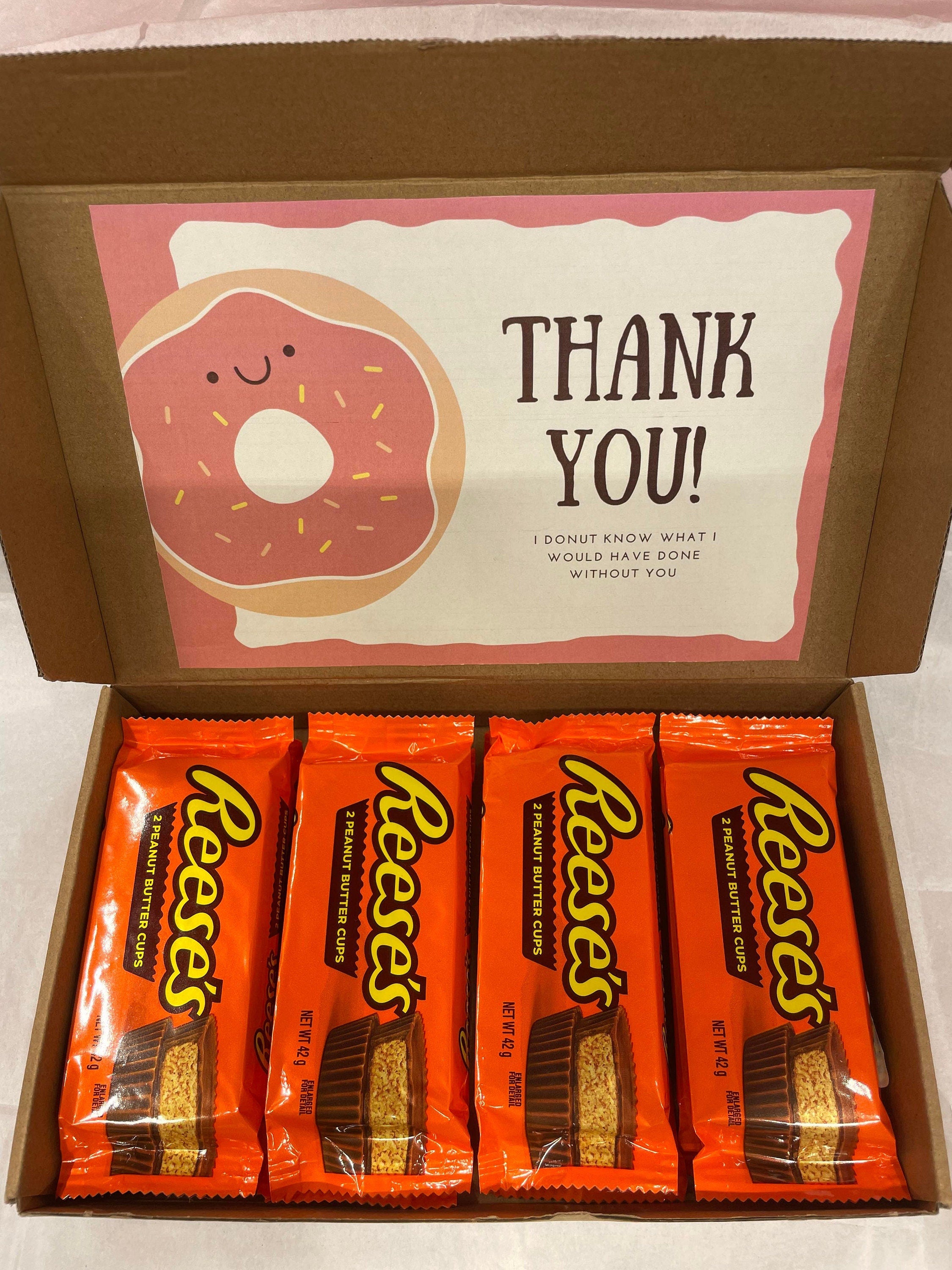 Open Reese's Peanut Butter Cups gift box medium size with eight 42g cups and personalized greeting card